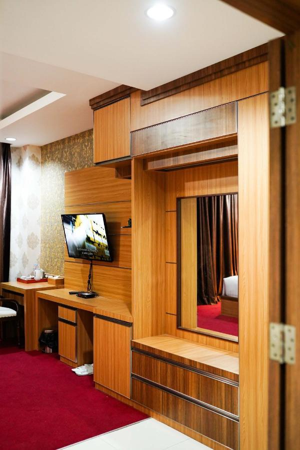 Grand Buana Lestari Hotel Паданг Екстер'єр фото