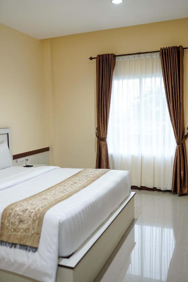 Grand Buana Lestari Hotel Паданг Екстер'єр фото